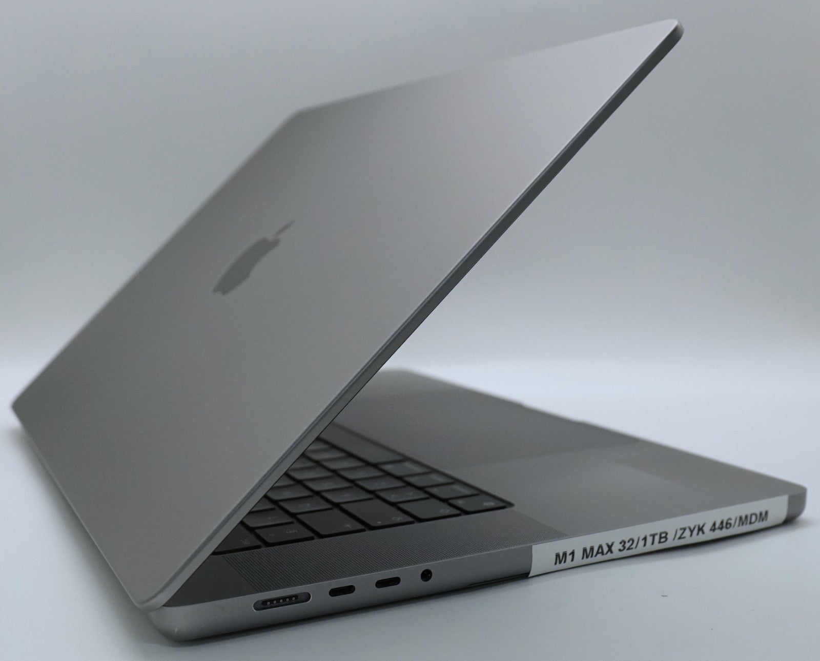 Apple MacBook Pro 16" M1 Max 32GB RAM 1TB SSD QWERTY MDM Sperre #450
