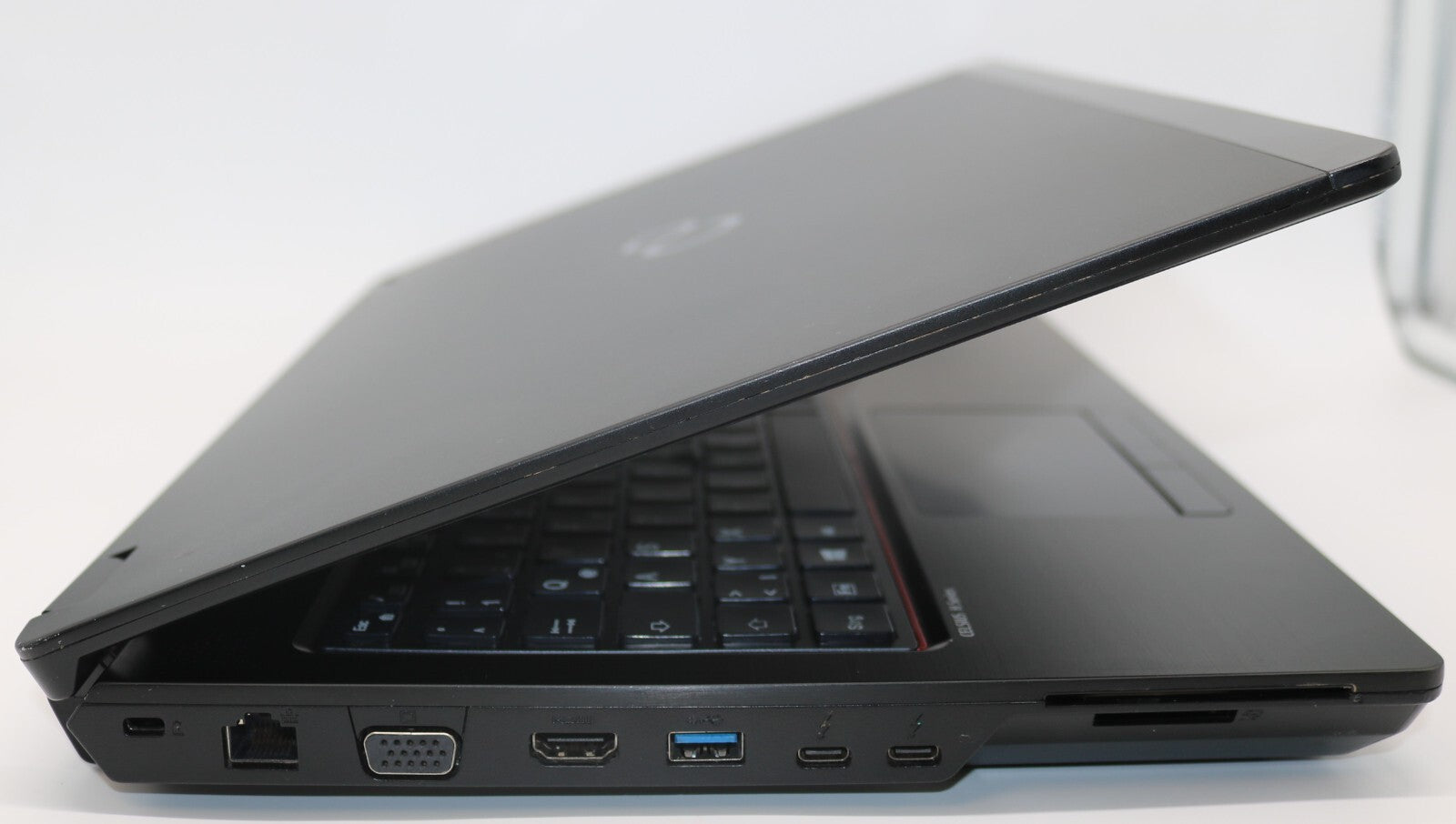 Fujitsu Celsius H780 i7-8750H CAD 6 Cores 32GB RAM 512GB SSD 15,6" FHD Kratzer