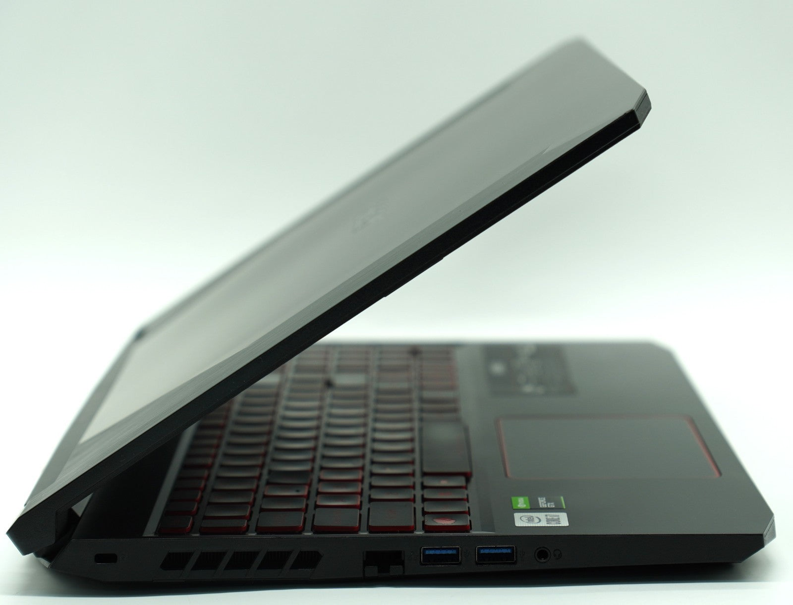 Acer Nitro AN515-55 i7-10750H 16GB RAM 512GB SSD GeForce GTX 1650 Ti QWERTY Win1