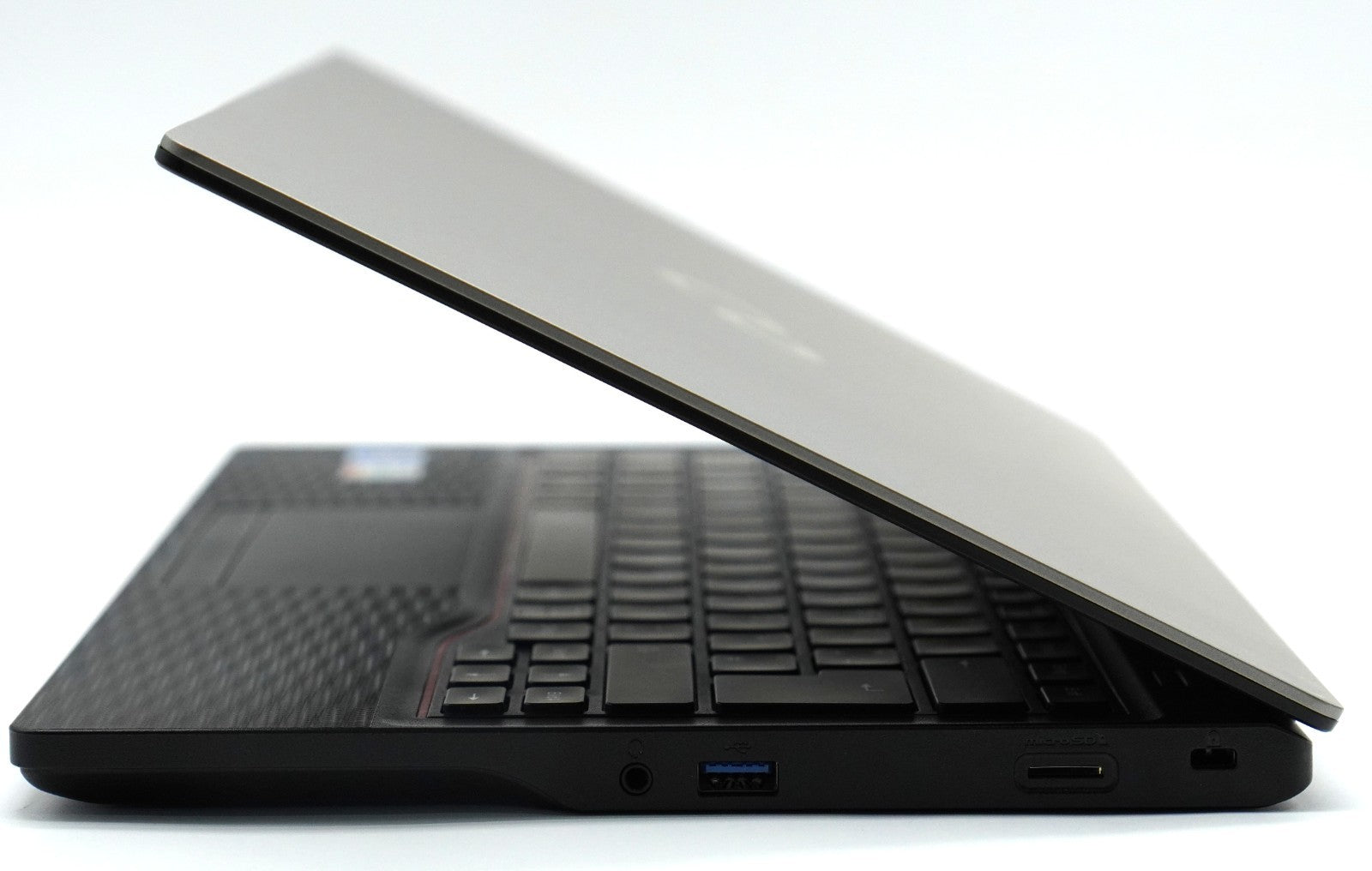 Fujitsu Lifebook E5412 i5-1235U 16 GB RAM 256 GB SSD 14″ Full HD Windows 11 Pro