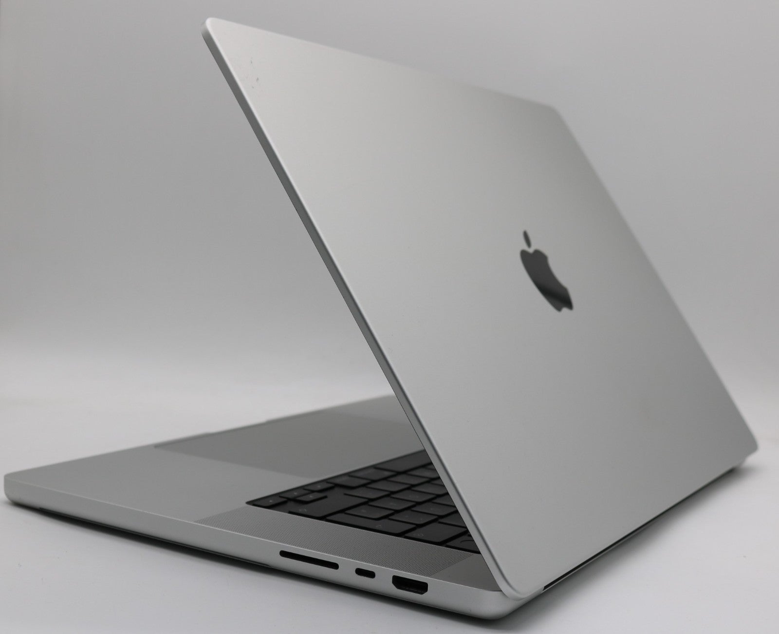 Apple MacBook Pro 2021 16 Zoll M1 Max 32GB 1TB SSD Liquid Retina XDR Silber