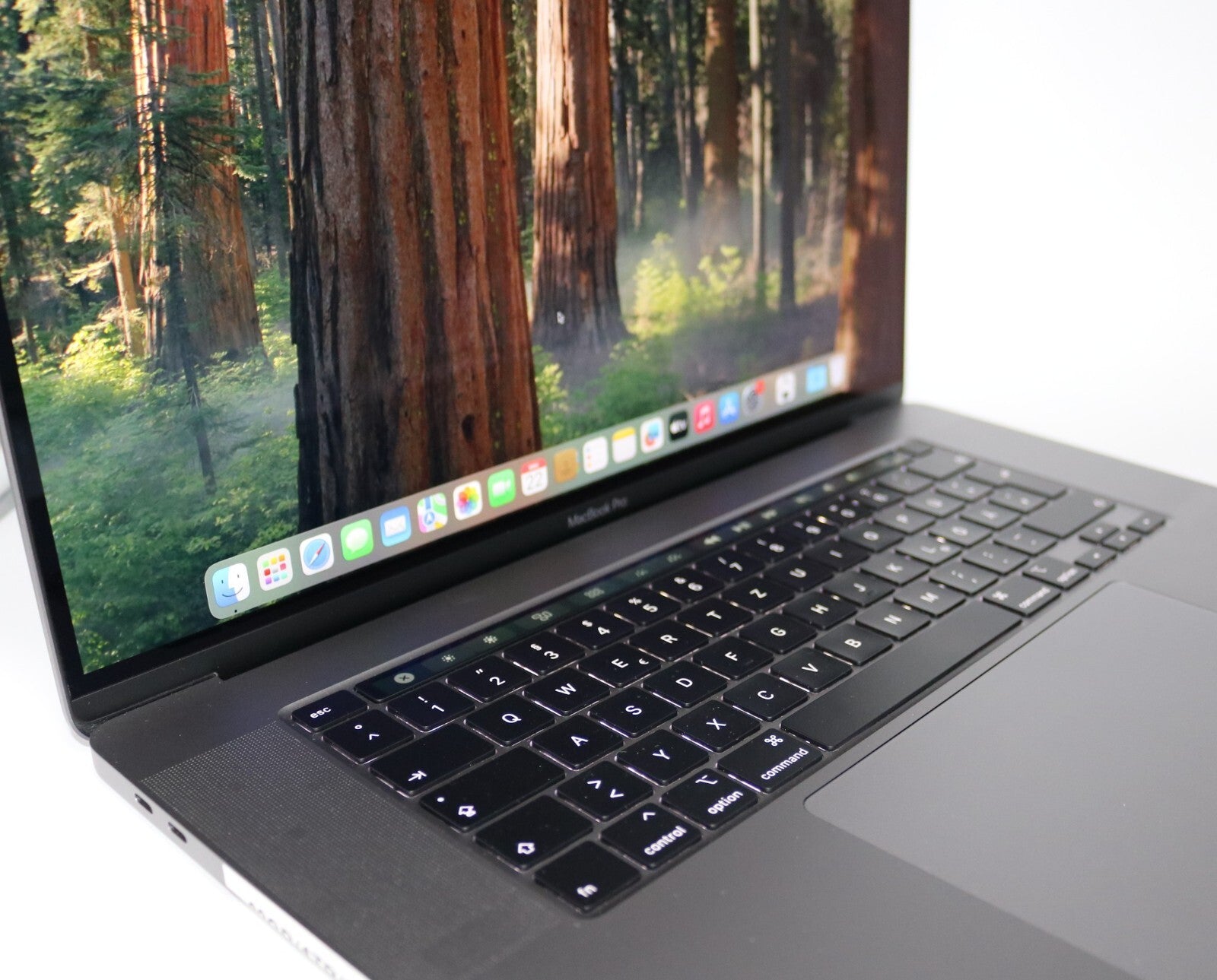 MacBook Pro 2019 16,1" i9-9th Gen. 64GB RAM 2TB SSD AMD Radeon 5500M GPU #24