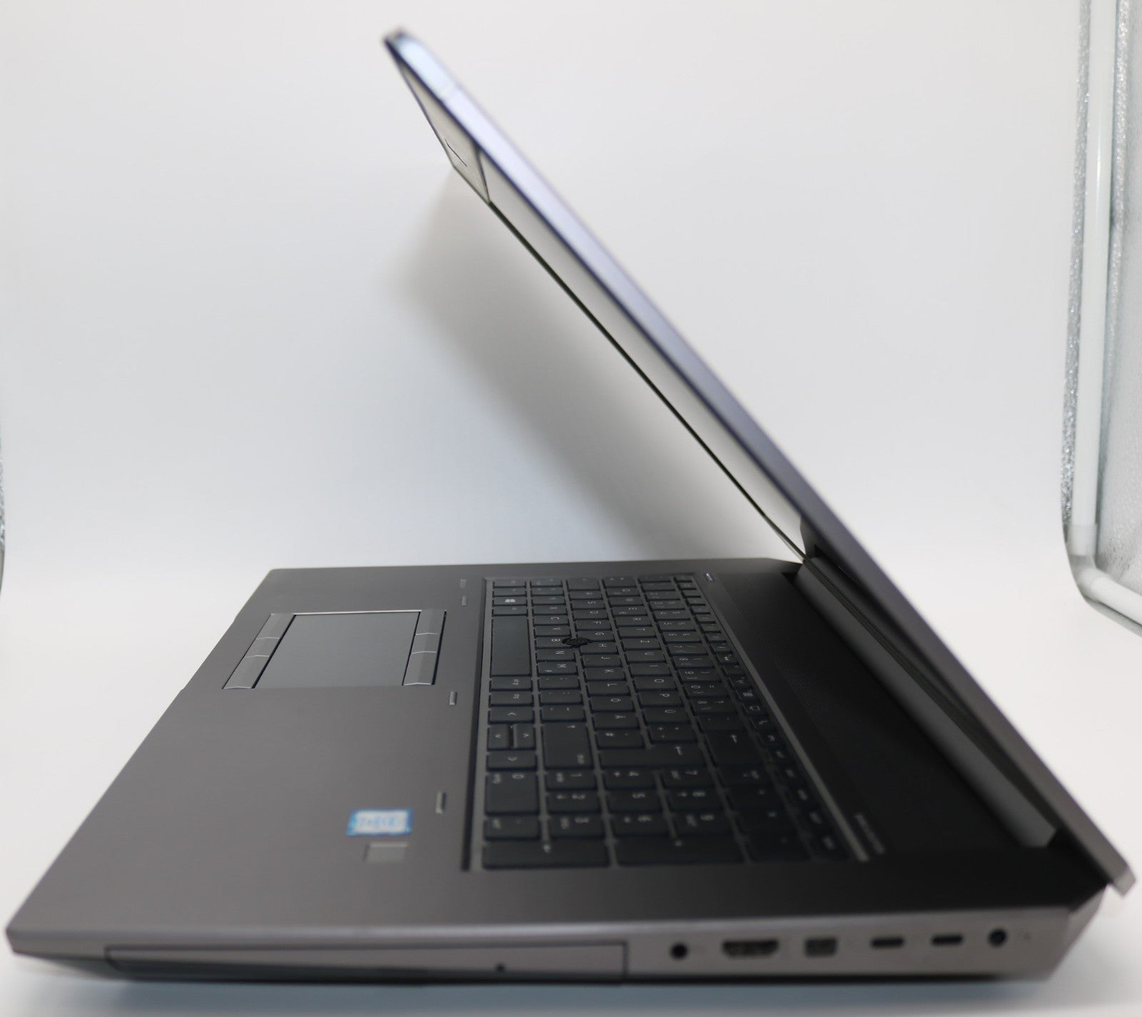 HP Zbook 17 G5 i7-8850H 32GB RAM 2x512GB SSD NVMe NVIDIA Quadro P1000 Win11