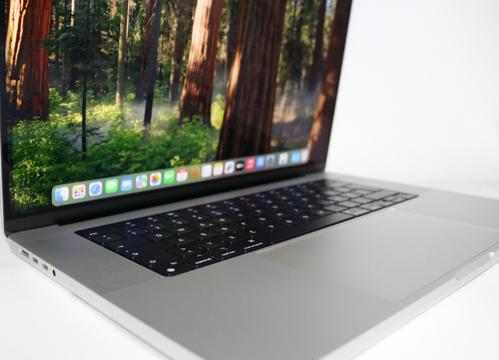 Apple MacBook Pro 2021 16 Zoll M1 Max 32GB 1TB SSD Liquid Retina XDR Silber