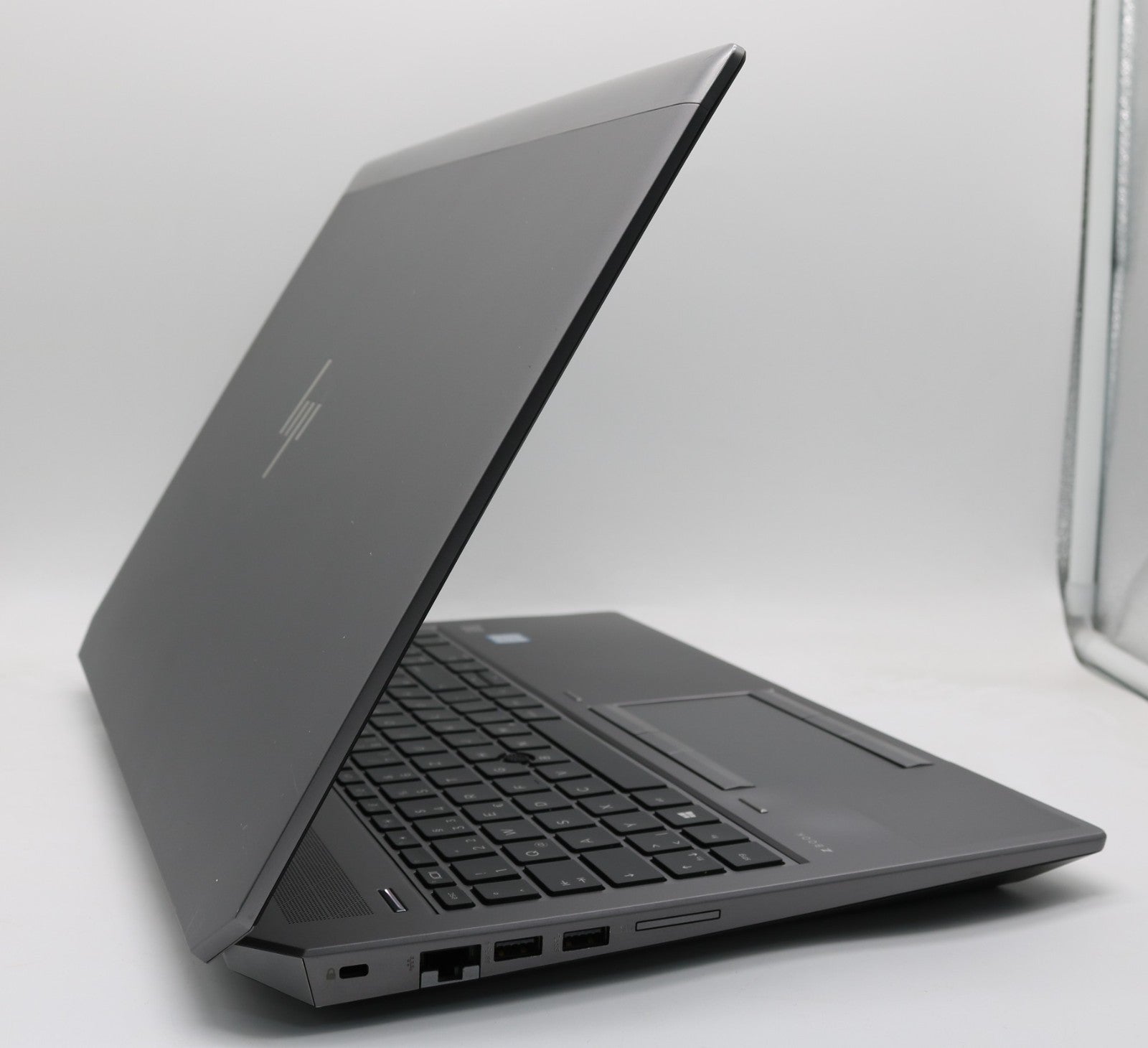 HP Zbook 15 G6 i7-9850H 32GB RAM 512G SSD NVMe NVIDIA Quadro T1000 FULL HD Win11