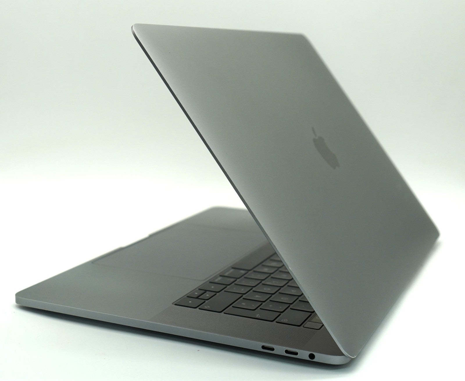 Apple MacBook Pro 15" (2018) – i7 32GB RAM 1TB SSD Radeon Pro Vega 20