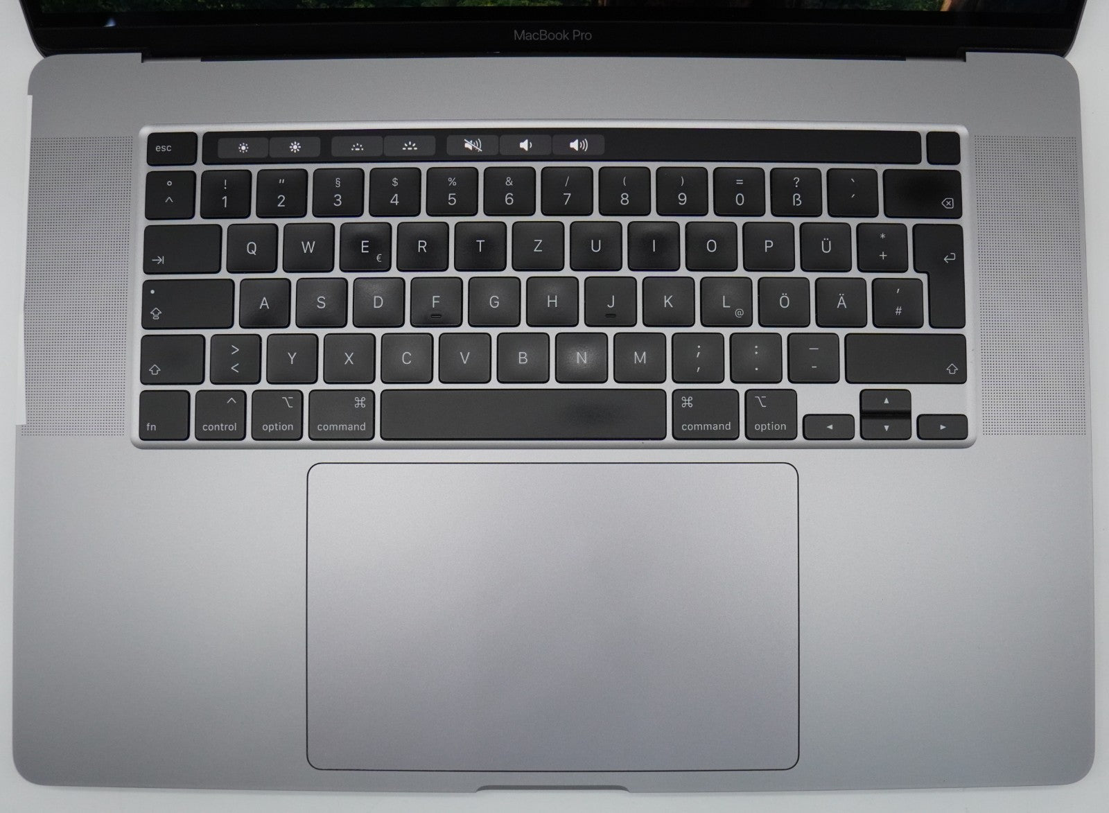 MacBook Pro 2019 16" i9-9th Gen 32GB RAM 1TB SSD AMD Radeon 5500M QWERTZ #342