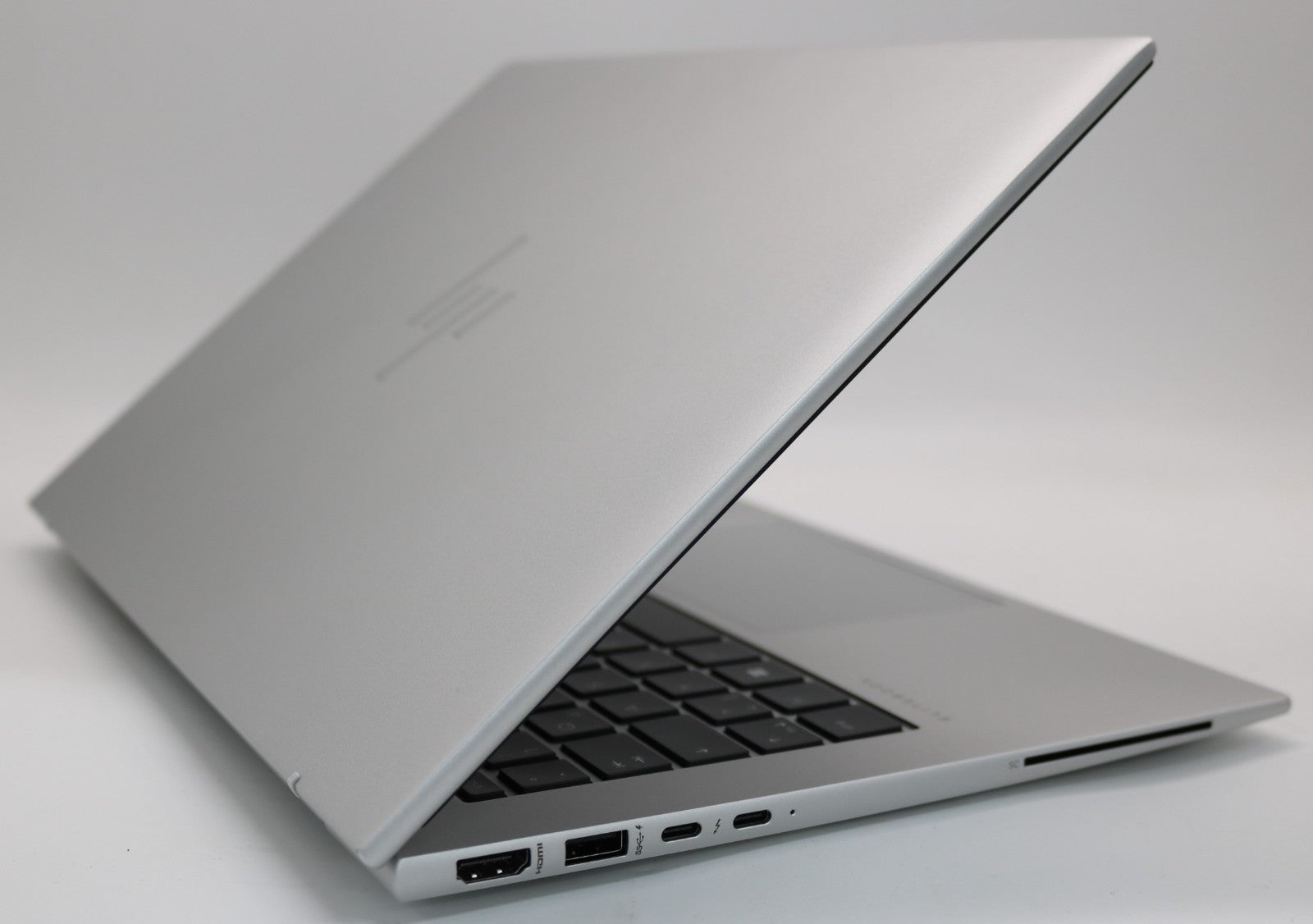 HP EliteBook 840 G10 – i5-1335U 32GB RAM 1TB SSD 14″ Full HD Windows 11 Pro